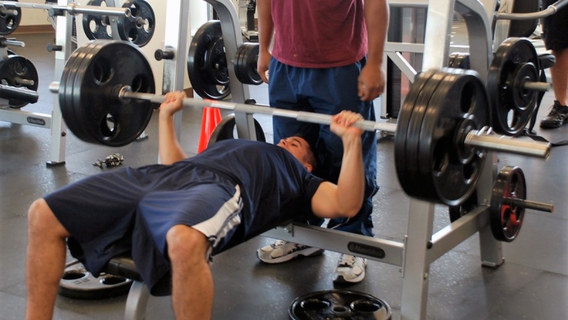 how-much-does-a-bench-press-bar-weigh