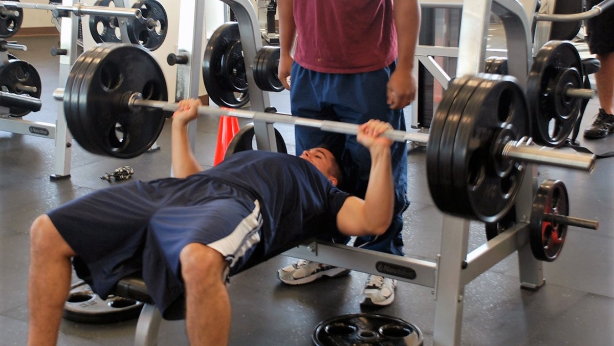 How Much Does a Bench Press Bar Weigh 